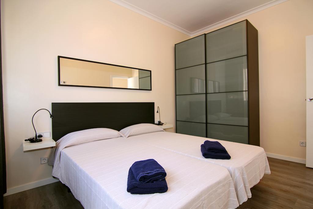 Classbedroom Gaudi Apartments Barcelona Szoba fotó